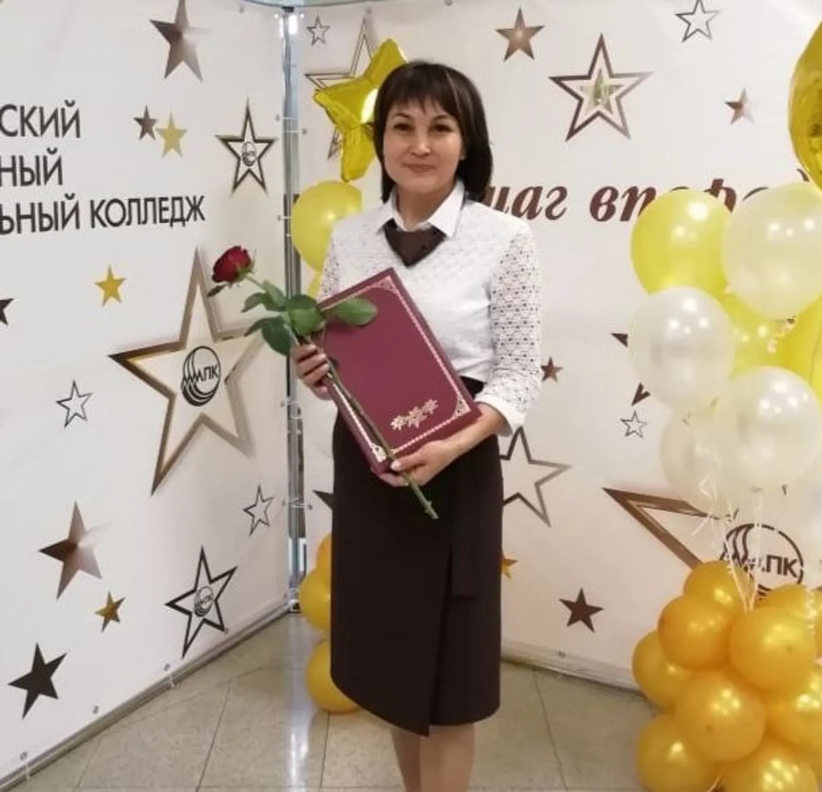 Ҡулынан гөлдәр тама