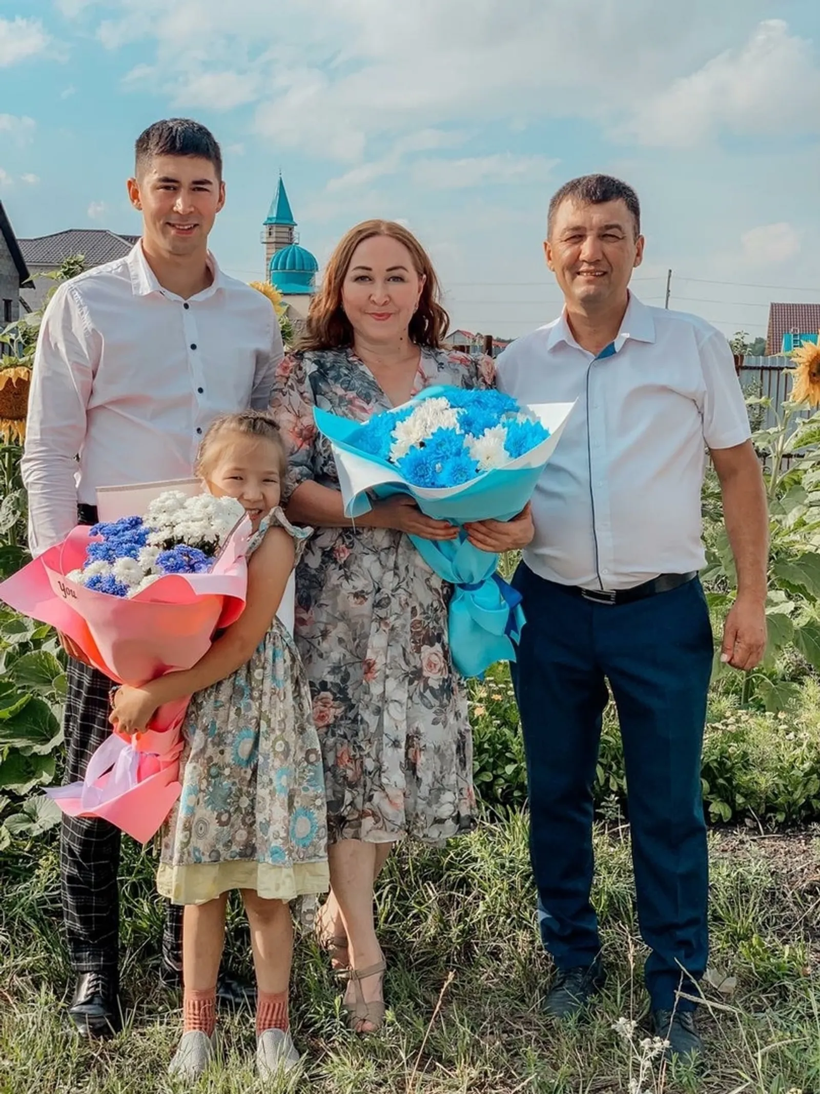 " Иптәшем Марс сәхнәлә эргәмдә баян уйнап йәнәш тормаһа"