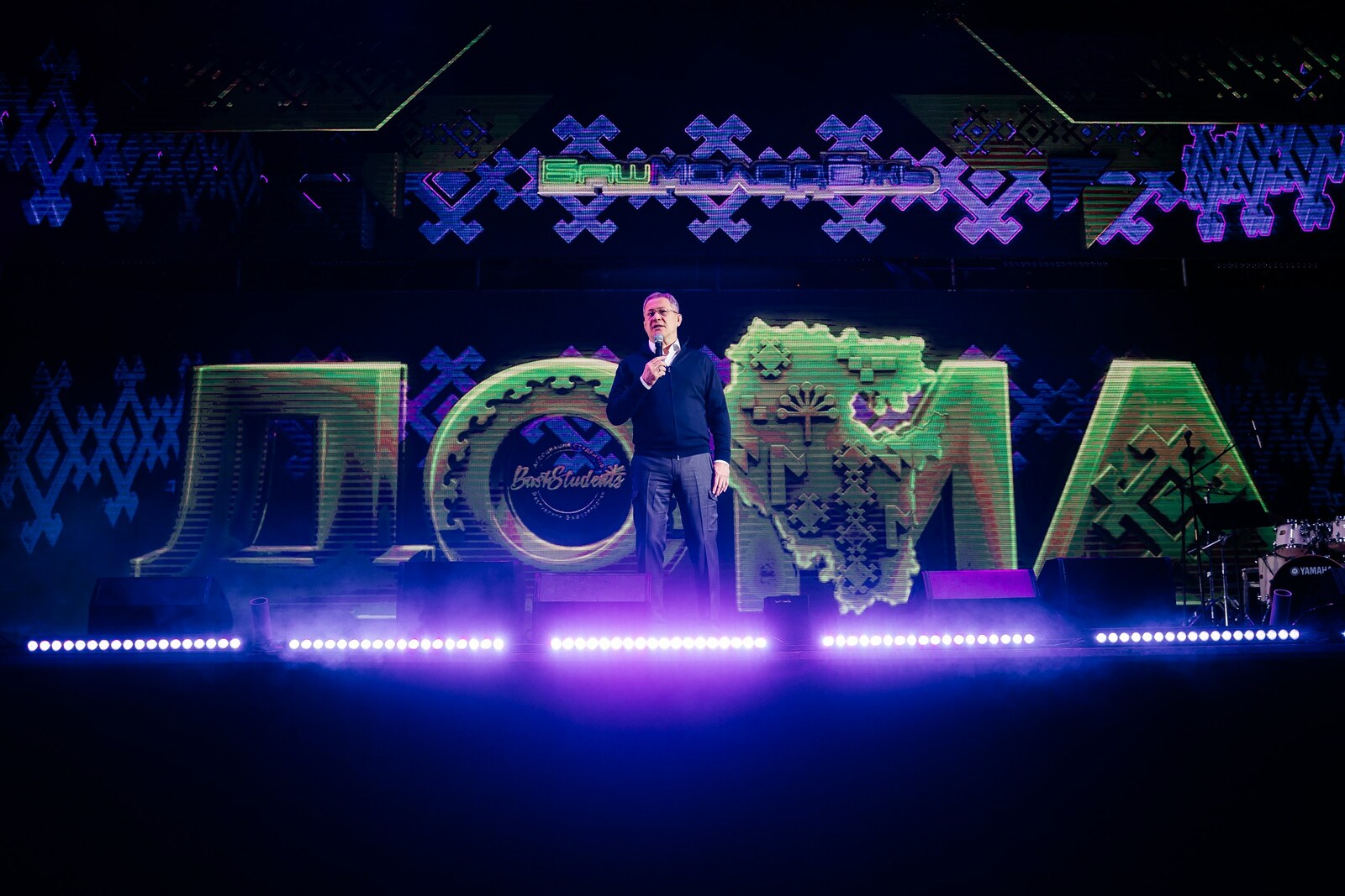 Радий Хәбиров #Өйҙә йәштәр фестивалендә ҡатнашыусылар менән осрашты