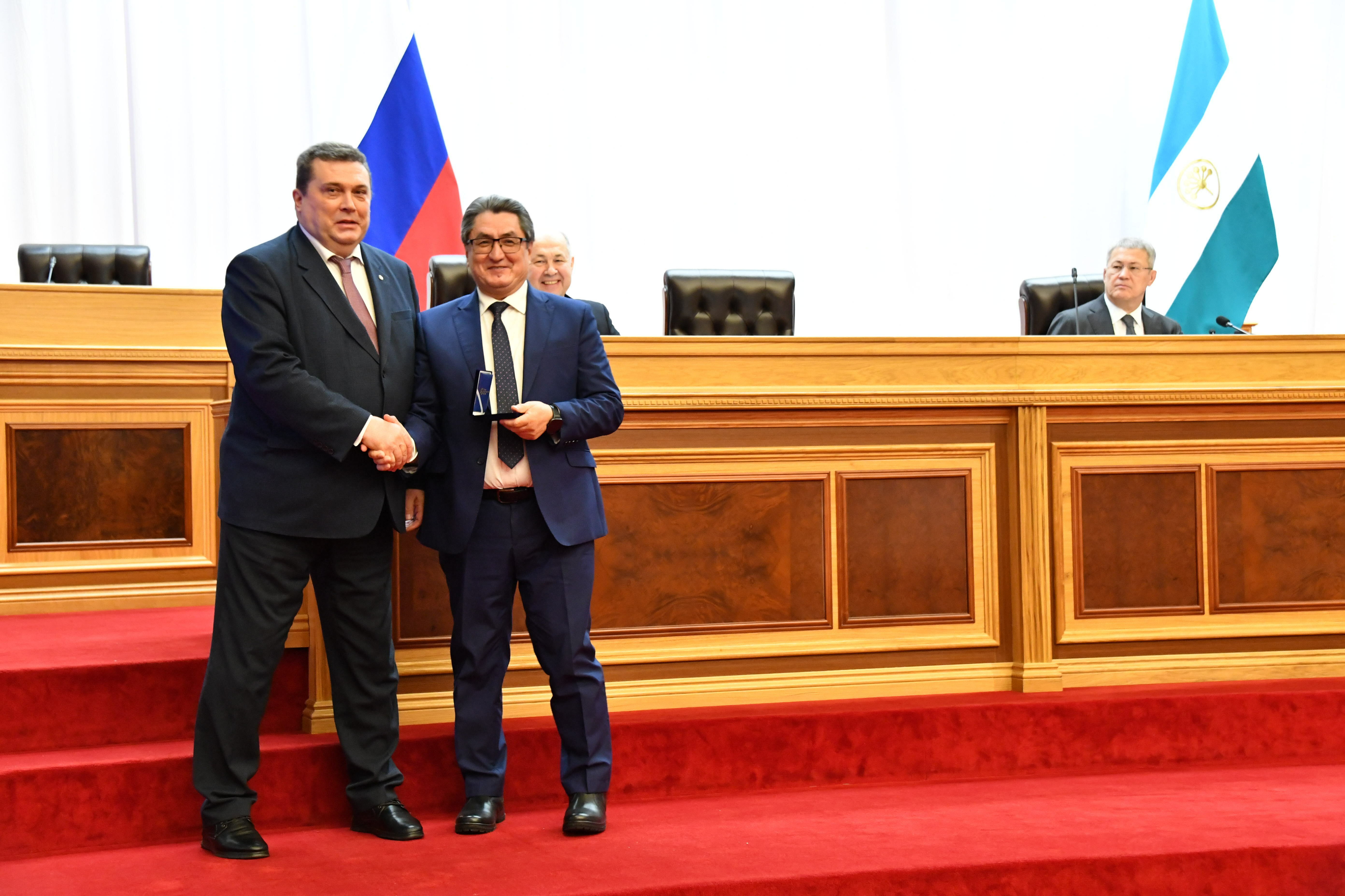 Вәдүт Исхаҡов тағы ла Башҡортостан журналистар союзы рәйесе итеп һайланды