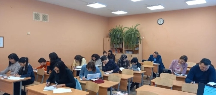 Балалар урынында ата-әсәләр