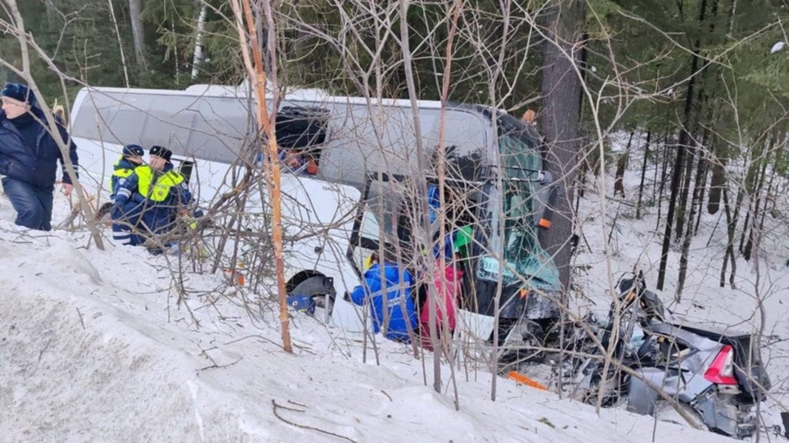 Балалар автобусы һәләкәткә осраған
