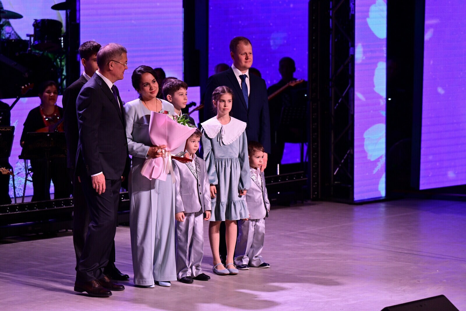 "Наҙлы һәм хәстәрлекле әсәй ҙә һеҙ"