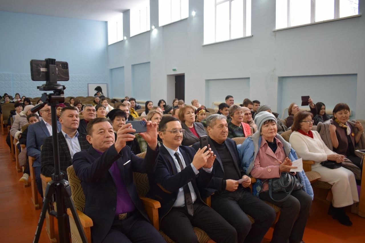 Бөйөк әҙипте иҫкә алып