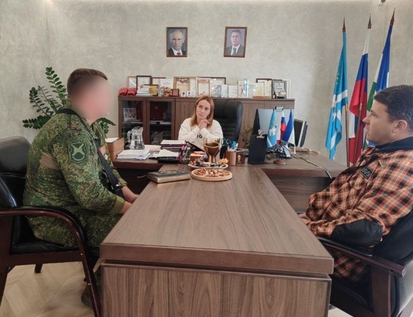 Атаһы менән бергә яу яланына китә