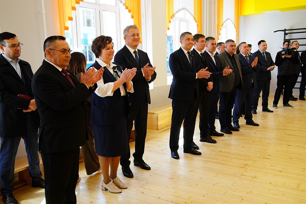 Радий Хәбиров "Хазина" менән танышты