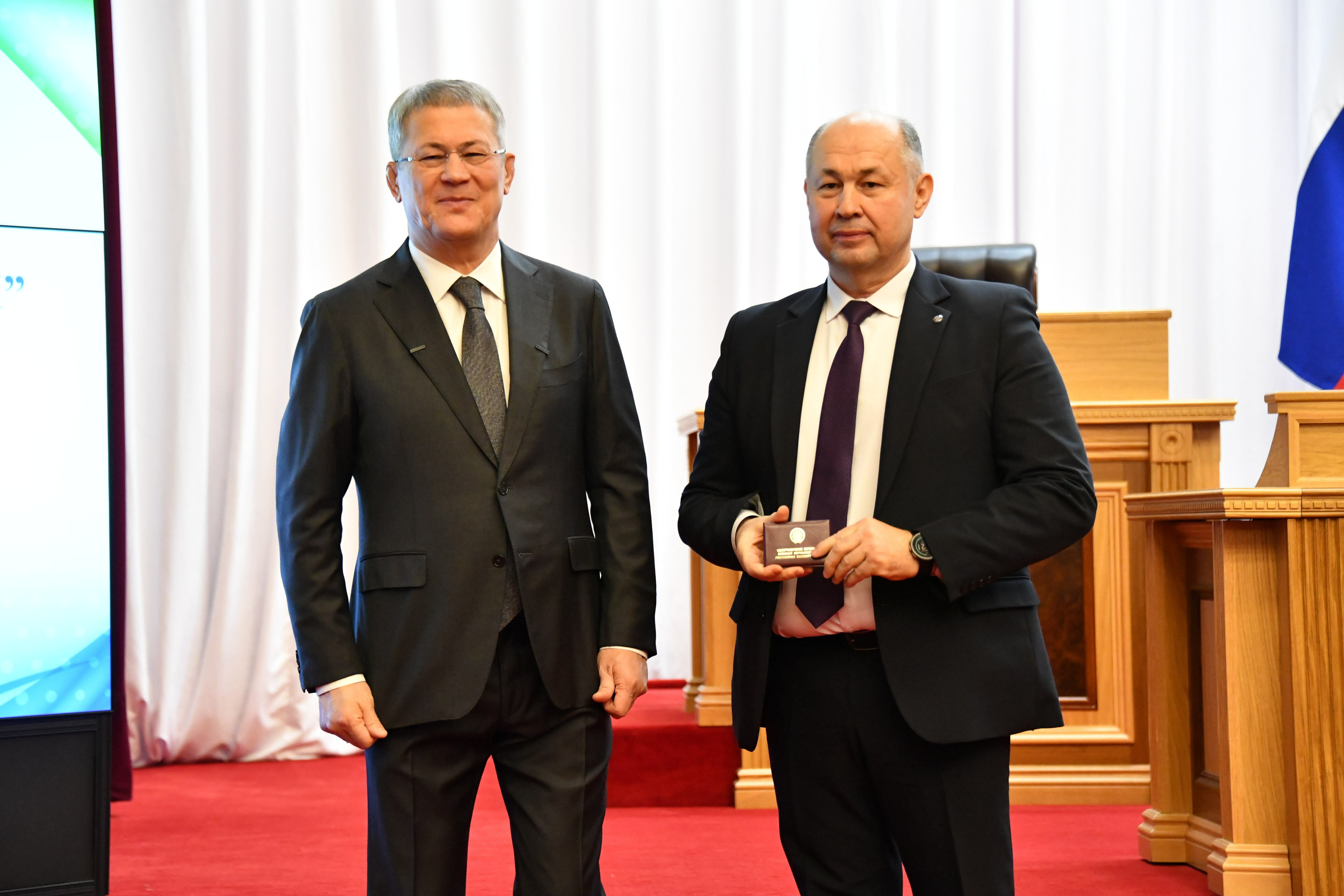 Вәдүт Исхаҡов тағы ла Башҡортостан журналистар союзы рәйесе итеп һайланды