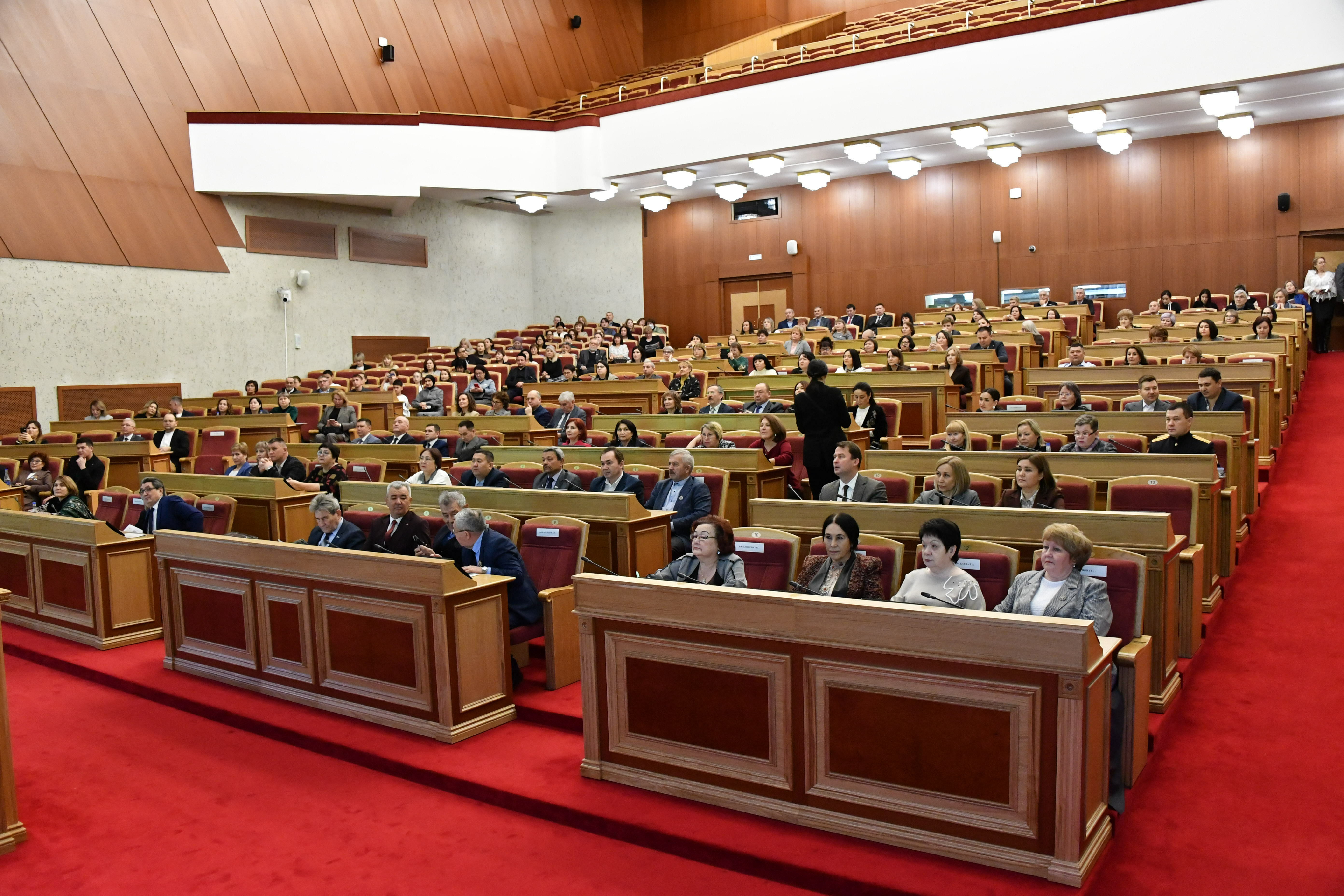 Вәдүт Исхаҡов тағы ла Башҡортостан журналистар союзы рәйесе итеп һайланды