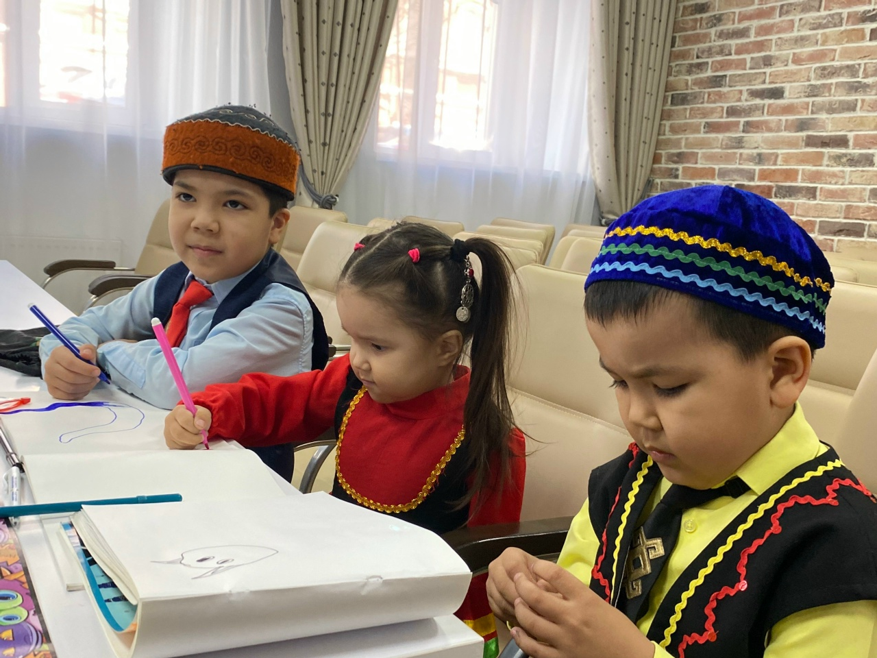 Валерий Назаров та башҡорт теленән диктант яҙырға килде