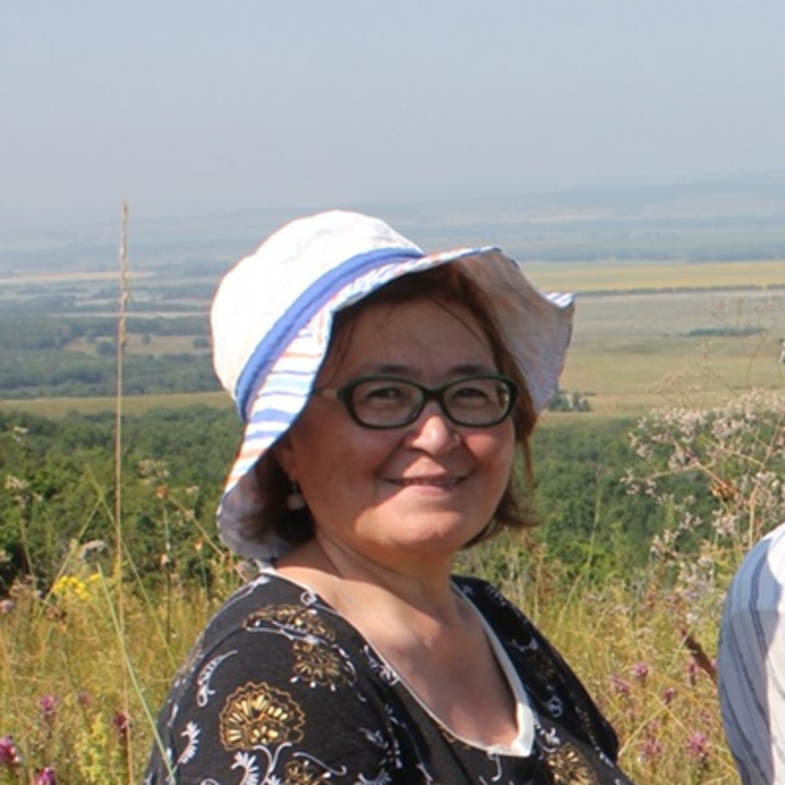 "Өсөнсө көндә Артур миңә өйләнешергә тәҡдим яһаны"