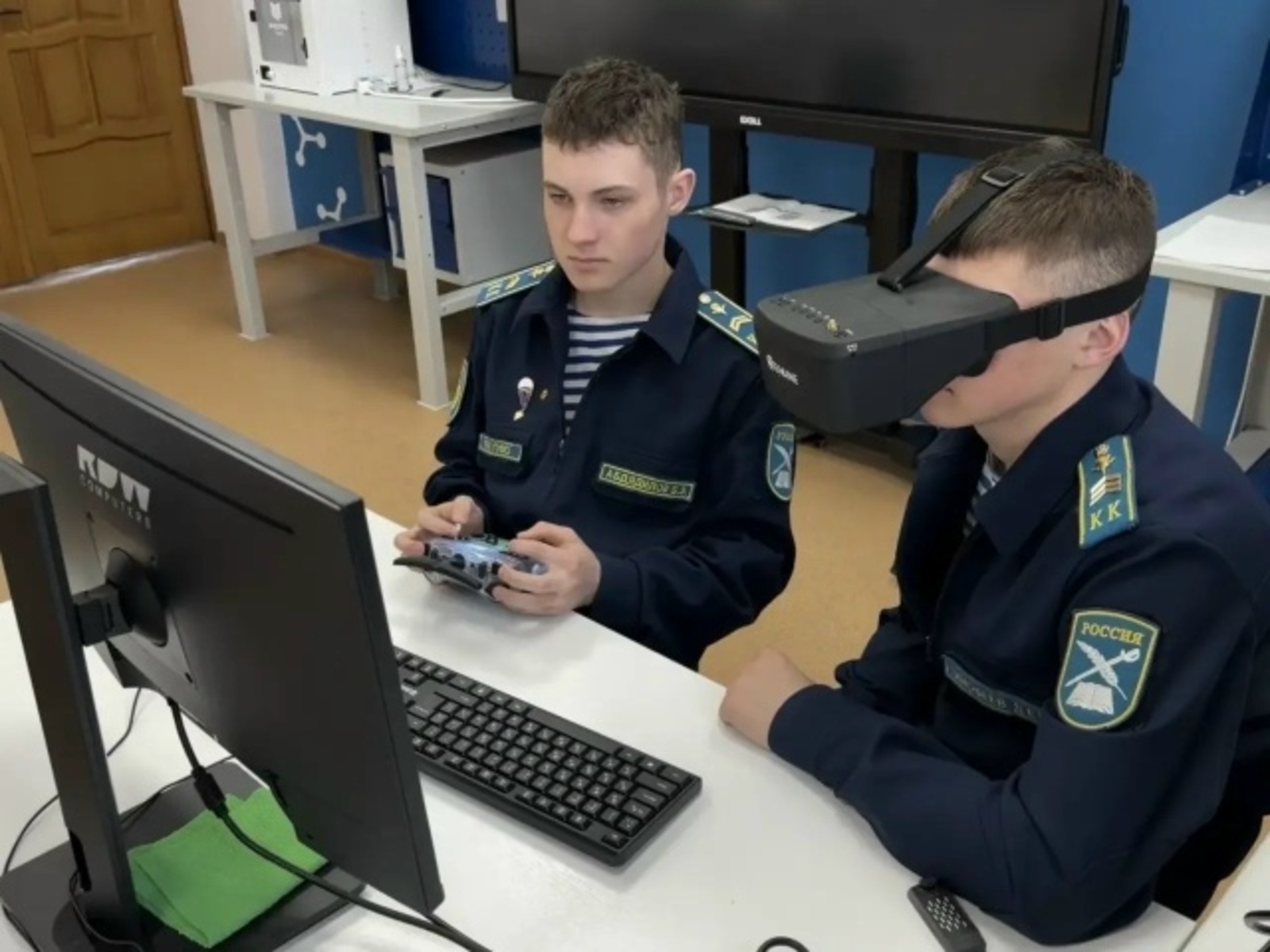 Кадеттар пилотһыҙ авиация системаларын өйрәнә