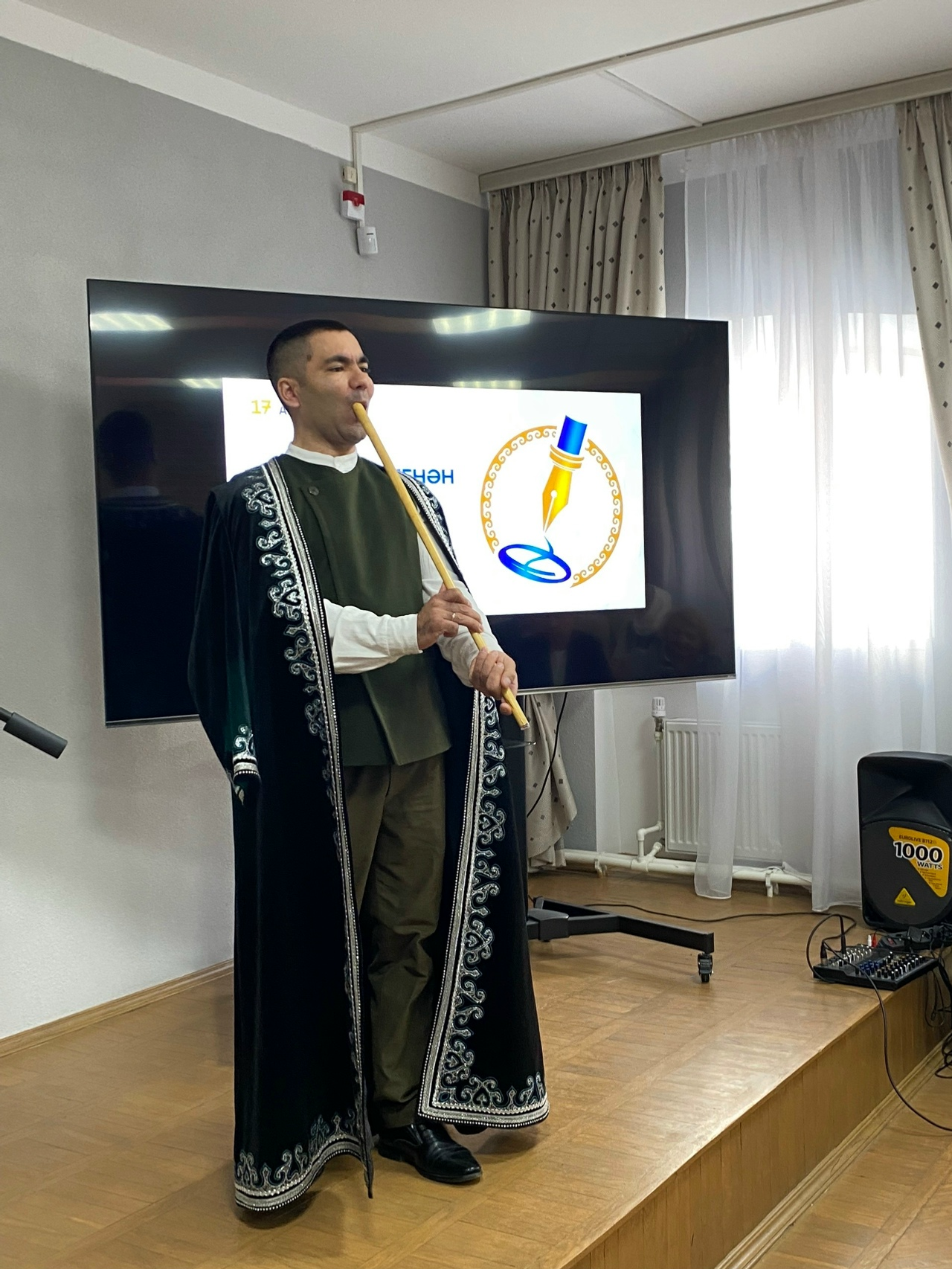 Валерий Назаров та башҡорт теленән диктант яҙырға килде